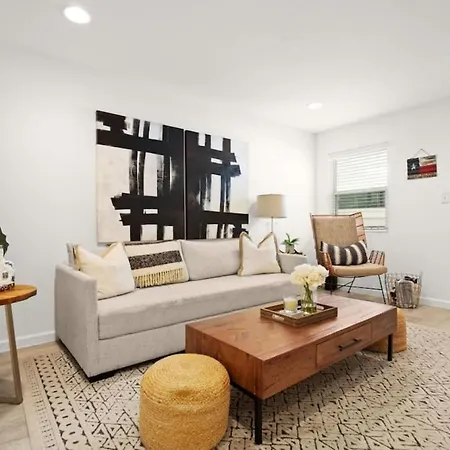 Great Clarksville Condo Near W 6Th Plus Free Parking